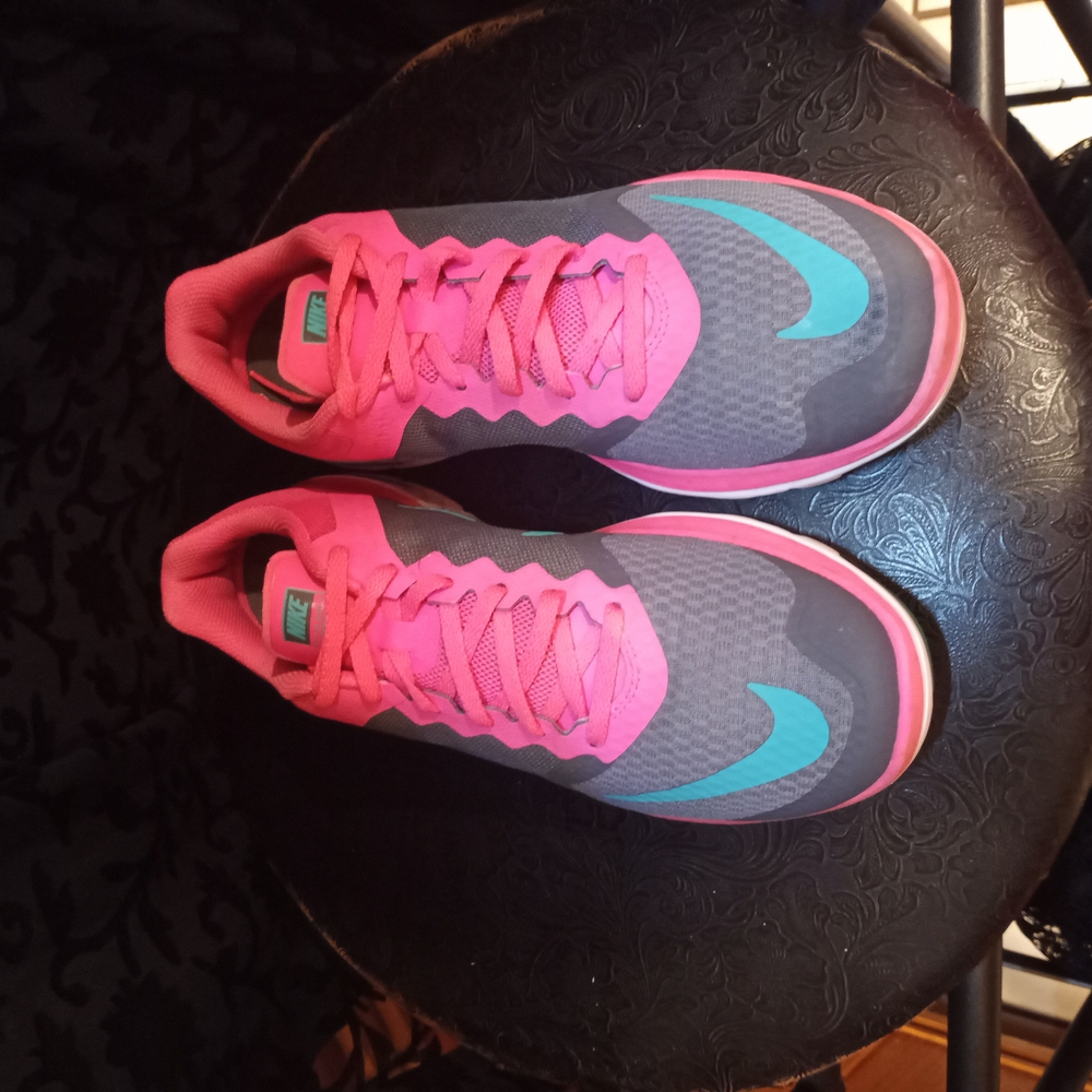 Nike Pink and Gray Athletic Shoes with Modern Design